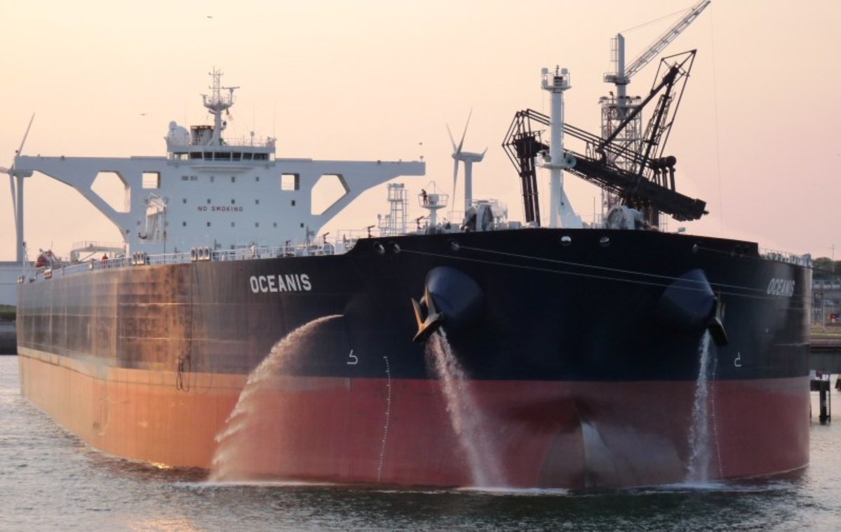 IranObserver0's tweet photo. ⚡️BREAKING: Supertanker Senegal Prosperity filled with Saudi Oil has been hit by Iran in the Strait of Hormuz

In less than 24 hours Two Supertankers (4 Million Barrels) have been taken out of the Market by Iran https://t.co/VHOEdGCkem