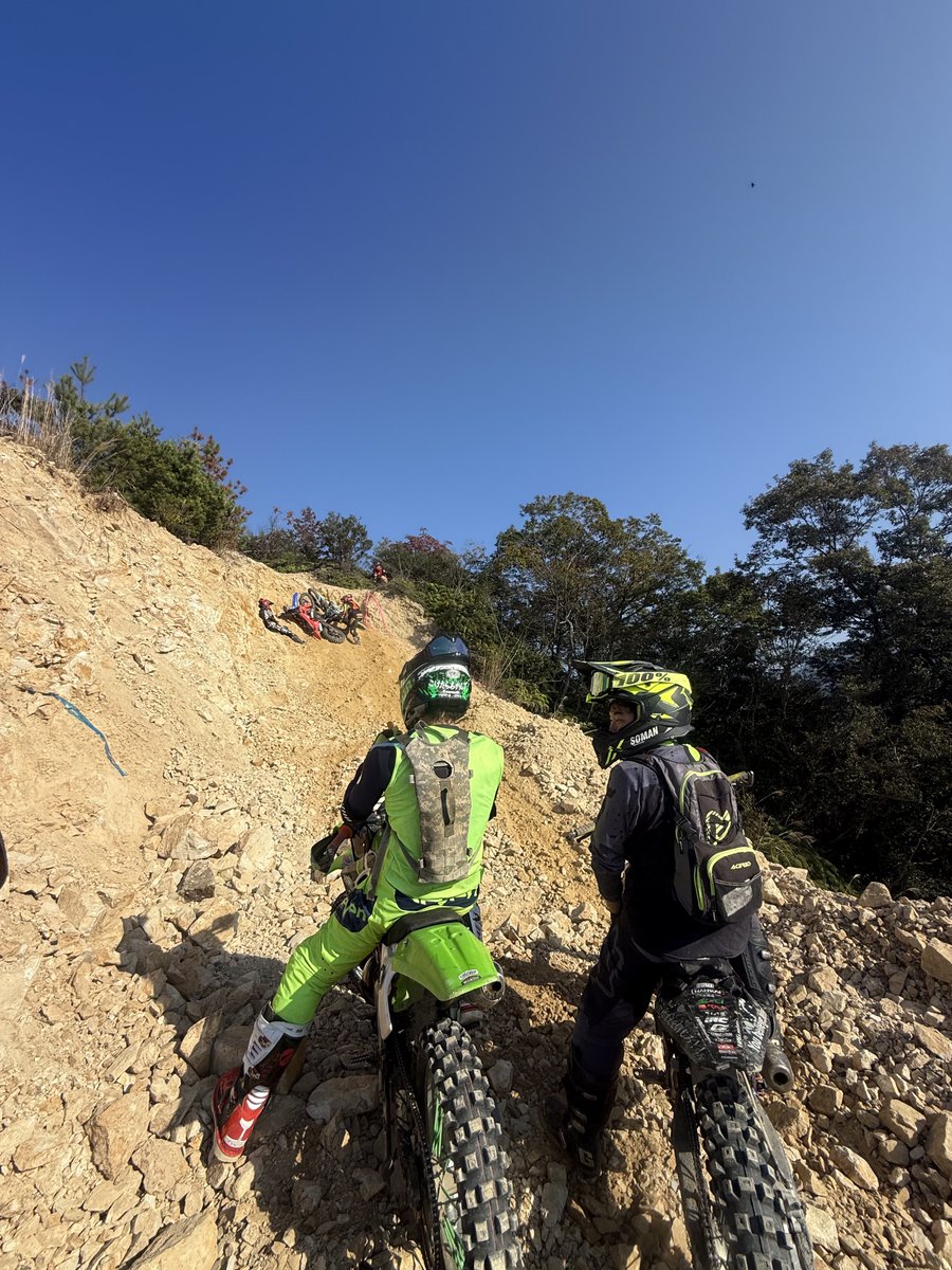 ren_x_mission's tweet photo. 11/1 開催 #シコクベルグ
愛媛県新居浜市 西日本砕石特設会場
全日本格式のインターナショナル
ハードエンデューロで『1周』を目指す初中級向けエントリークラス
ただいまエントリー開始しました！
写真にあるような圧倒的なスケールで皆様の挑戦お待ちしております！
HP: https://t.co/MP5rjCRLok https://t.co/KE0YLIwiCd
