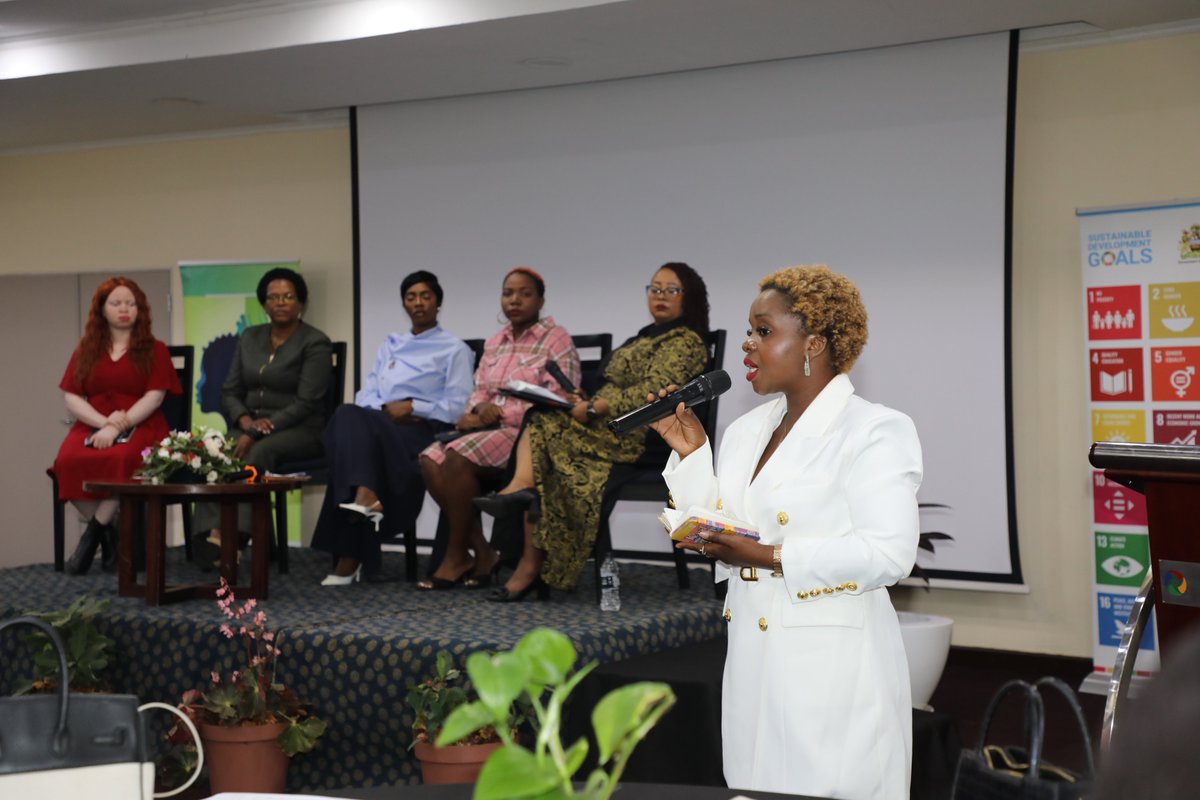 unwomenmalawi's tweet photo. “I witnessed how child marriage robbed my younger sister of opportunities after she was married off at 11.” 

Child rights activist @thememorybanda, on the impact of child marriage during @UN_Women-led @GlobalSpotlight #EVAWG dialogue

Together, let's invest in girls
#WithHer https://t.co/K7aZIchsoV