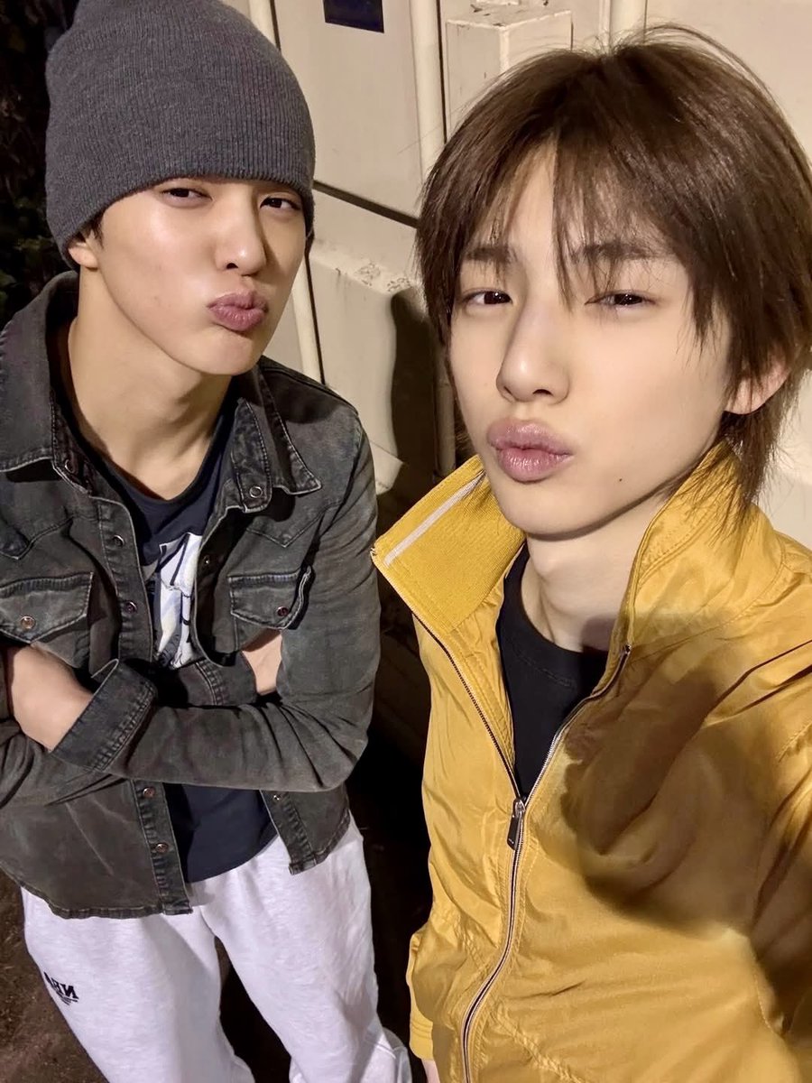 256895u's tweet photo. 음흉…..표정은 왜짓는거야
깨물어버리고싶게 https://t.co/91fDLXMOza