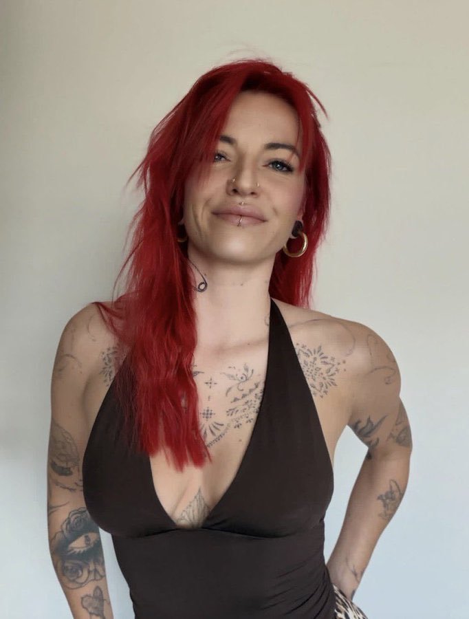 Adelegeraud2001's tweet photo. I’M SO TIRED of men rejecting me 😭😭 https://t.co/roYSxC15Qg
