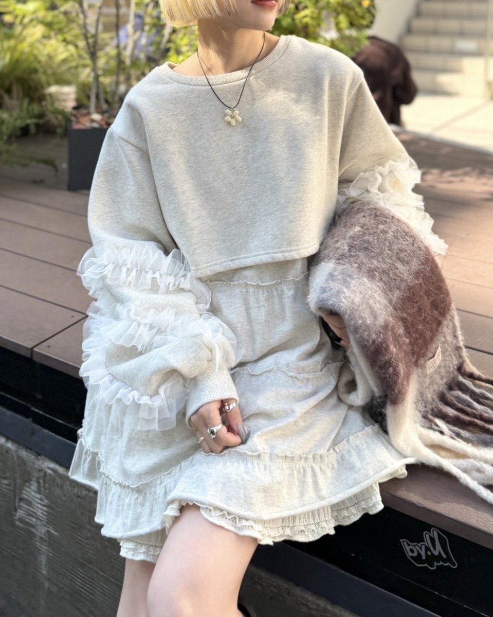 wcloset_PR's tweet photo. 【ZOZOTOWN☁️】
この秋着たいミニワンピ、作っちゃいました…🪡

袖のたぽっとシルエット×チュールの
組み合わせが可愛すぎるの。。🤍
スウェット生地で甘めカジュアルに🫧

ZOZOで先行予約受付中🍀︎ https://t.co/CwpFfx7mpG