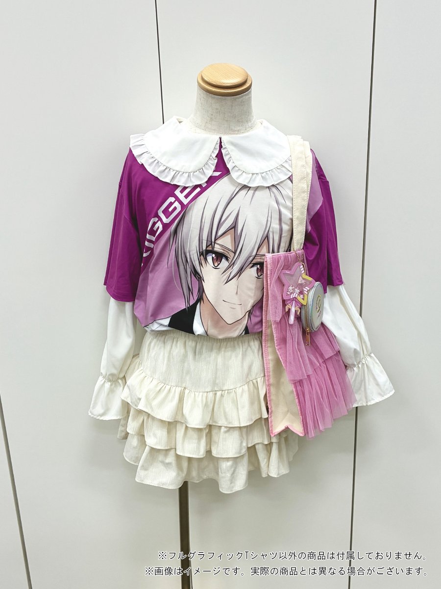 iD7_goods_info's tweet photo. 【ご予約受付中！】
「フルグラフィックTシャツ～OPENING FESTIVAL ALL STAR～（全16種）」

ASOBI STOREにてご予約受付中！
アプリでアイドルたちが着用したものと同じデザインのTシャツが登場👕
重ね着や小物をプラスしたアレンジもおすすめ！
イベントで活躍する1枚です！

ご予約はこちら！

▼ASOBI STORE
https://t.co/L5opj1d52C
※七瀬陸Ver.の商品ページが開きますので、プルダウンメニューよりご希望のアイドルをお選びください。

#アイナナ