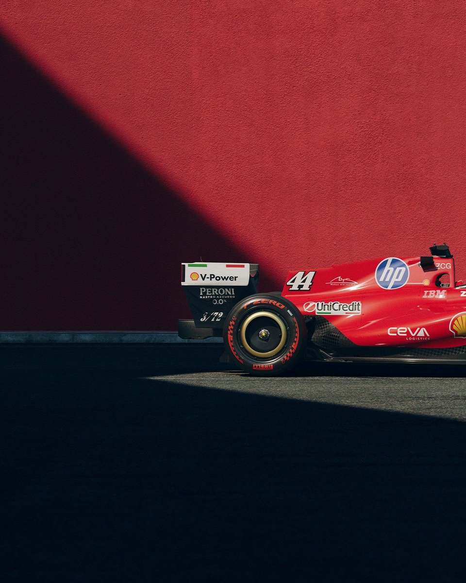 lecle16c's tweet photo. que carro mais lindoo, ferrari você arrasou https://t.co/1CmgWUAq9J