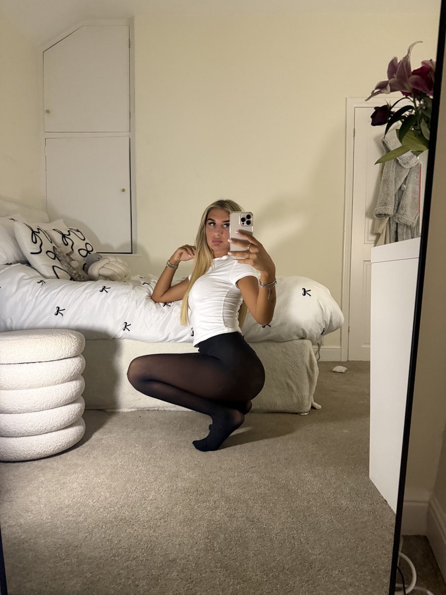 Megtights's tweet photo. Who wants me to dm them? https://t.co/PCvdbrPecU
