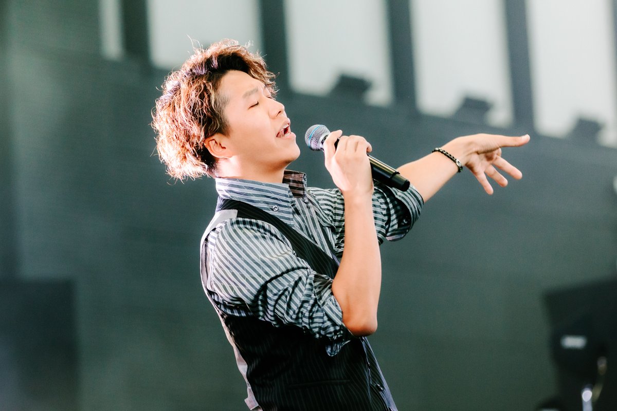 321_liver's tweet photo. 🎆 LIVER祭り2026 PHOTO REPORT Vol.13🎆

Day2「ボーカル王者決定戦 予選 Part 3」🎤🔥
決勝へ駒を進めるのは誰だ！？個性が光る魂のステージショットをお届け！

🎤出演ライバー
・なりちゃん
@narico11 
・癖たろすSHOW
・shiho
 ・吉良こまり
@Kira_Komari 

#LIVER祭り2026 #321ライバー https://t.co/ik812yi5ye