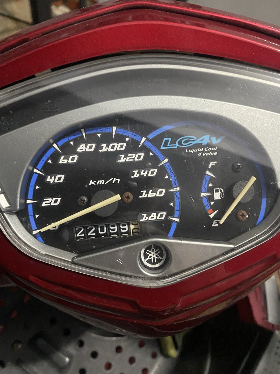 aliosmanoski's tweet photo. Next change engine oil: 23,500km https://t.co/hX4ExA3YHV