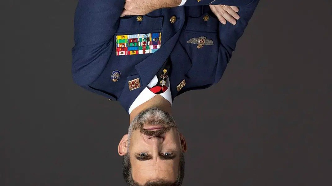 Red3state's tweet photo. Primeras palabras de @sanchezcastejon y ya está toda la casquería #facha mintiendo. Refiere al rey como  jefe del estado, que antes de 2014 había otro, al que se llama 'el campechano', desde 2007 sin ir a Ceuta y Melilla, pero para que vamos a ser serios eh? https://t.co/JtvJds86vR