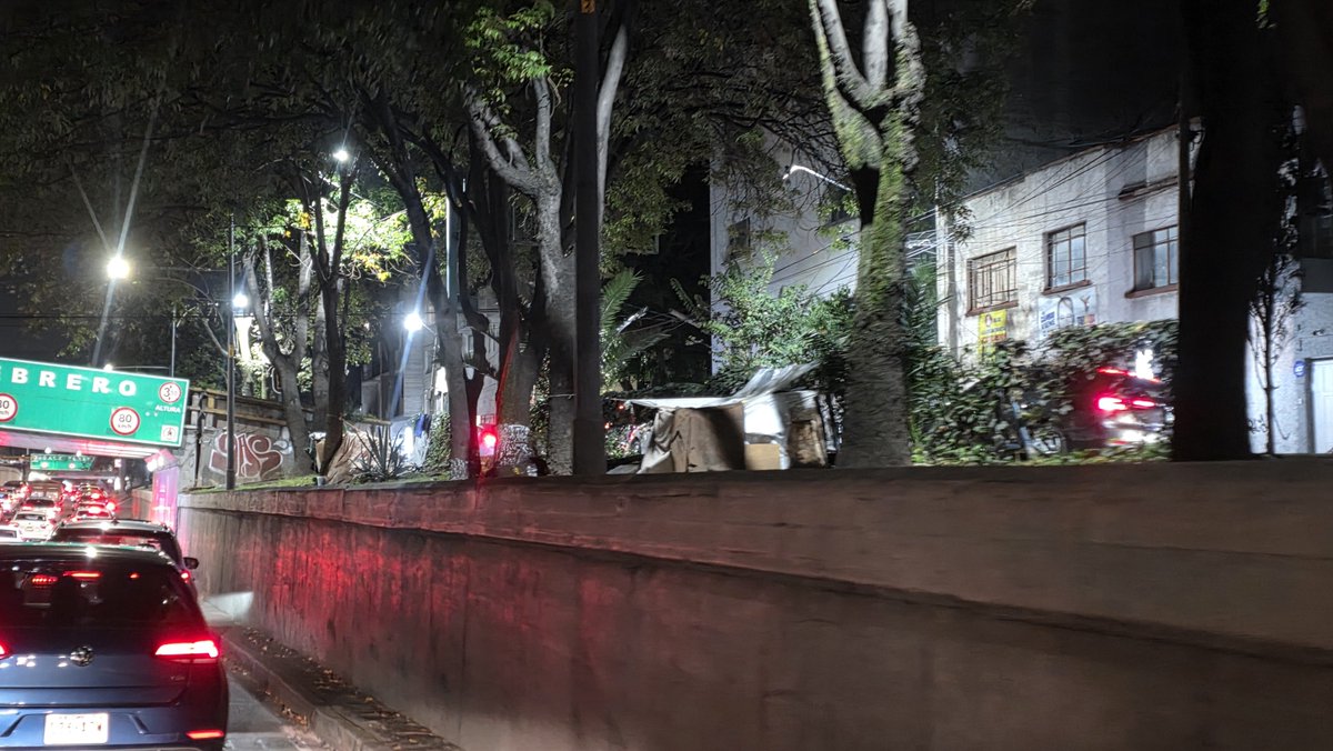 jimenahr00's tweet photo. Que triste es ver qué nuestra alcaldía ahora se ve como las vías de la #GAM como vecindad de inmigrantes, ya no se puede sacar a los perritos en las áreas verdes de #viaducto entre #Tlalpan y #Vertiz 
@BJAlcaldia @supercivicosmx por que tenemos que pagar las acciones de #morena? https://t.co/uolg9wdQXk