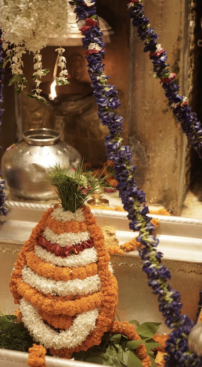 12Jyotirling's tweet photo. श्री काशी विश्वनाथ ज्योतिर्लिंग मंगला आरती श्रृंगार | 01.09.2026

Shri Kashi Vishwanath Jyotirlinga Mangala Aarti Shringar | 01.09.2026 https://t.co/6OMV8WtI9c