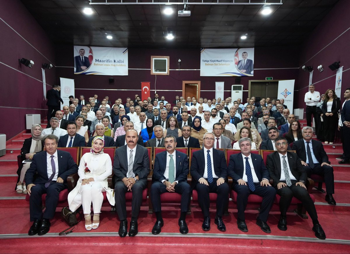 Yusuf__Tekin's tweet photo. 📍Batman

İlham Veren Buluşmalar Finali’nde kıymetli eğitim yöneticilerimizle bir araya geldik.

Eğitim yöneticilerimizin okullarımızda hayata geçirdikleri başarılı çalışmaların, iyi uygulama örneklerinin ve mesleki deneyimlerinin meslektaşlarıyla paylaşılmasını Bakanlık olarak kıymetli buluyoruz.

Programa iştirak eden kıymetli yöneticilerimize ve eğitime gönül veren herkese teşekkür ediyor, çalışmalarında başarılar diliyorum.