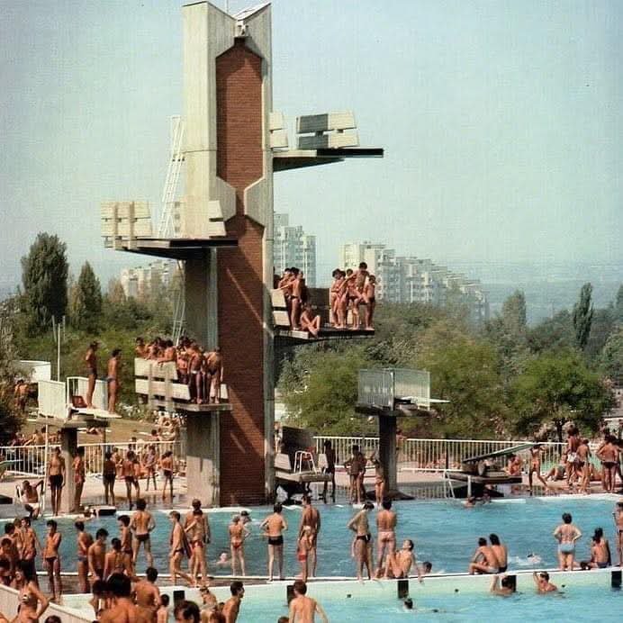 YugoslavVisuals's tweet photo. Kosutnjak swimming pools in Belgrade, 1970s. https://t.co/xtr9MOA6l3