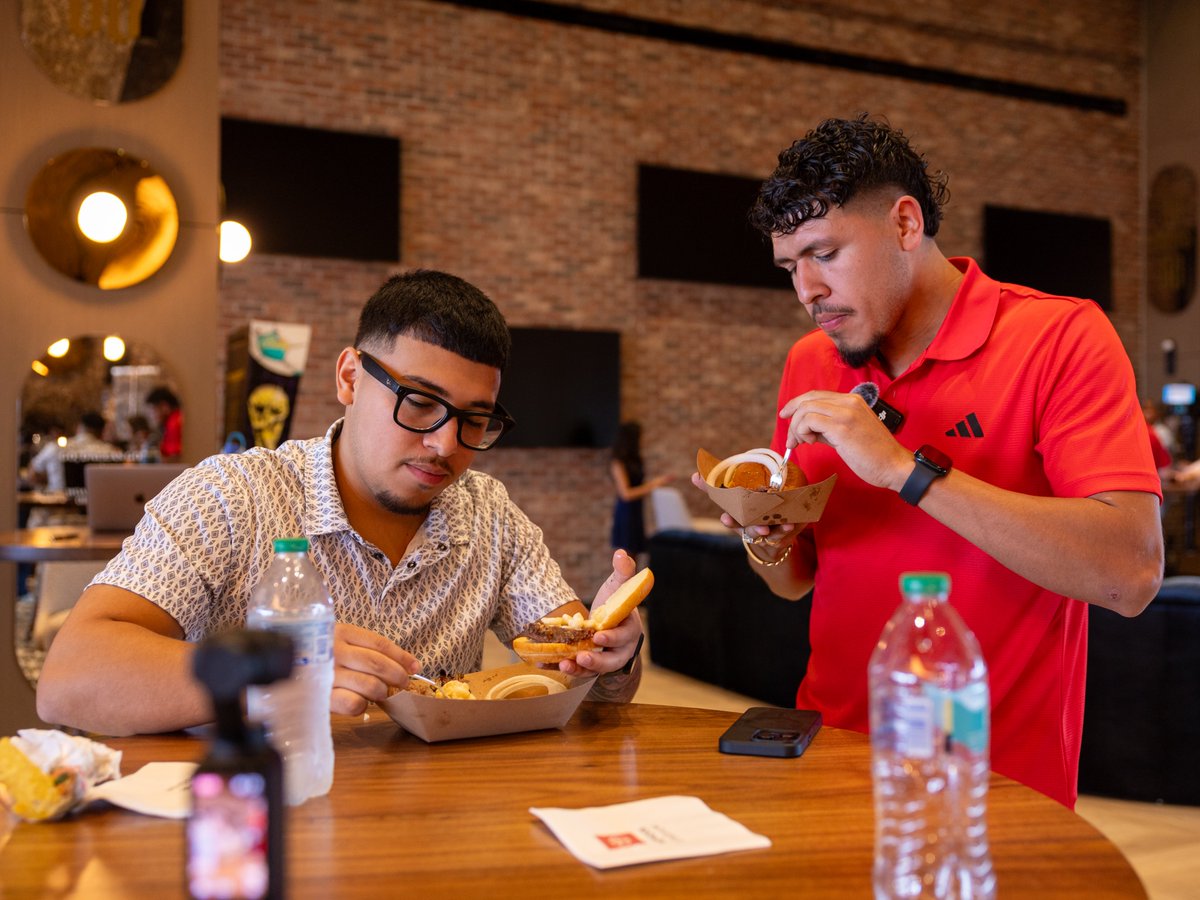 ToyotaStadiumTX's tweet photo. 🥂🥙🎉 https://t.co/zMzrFFMZfw