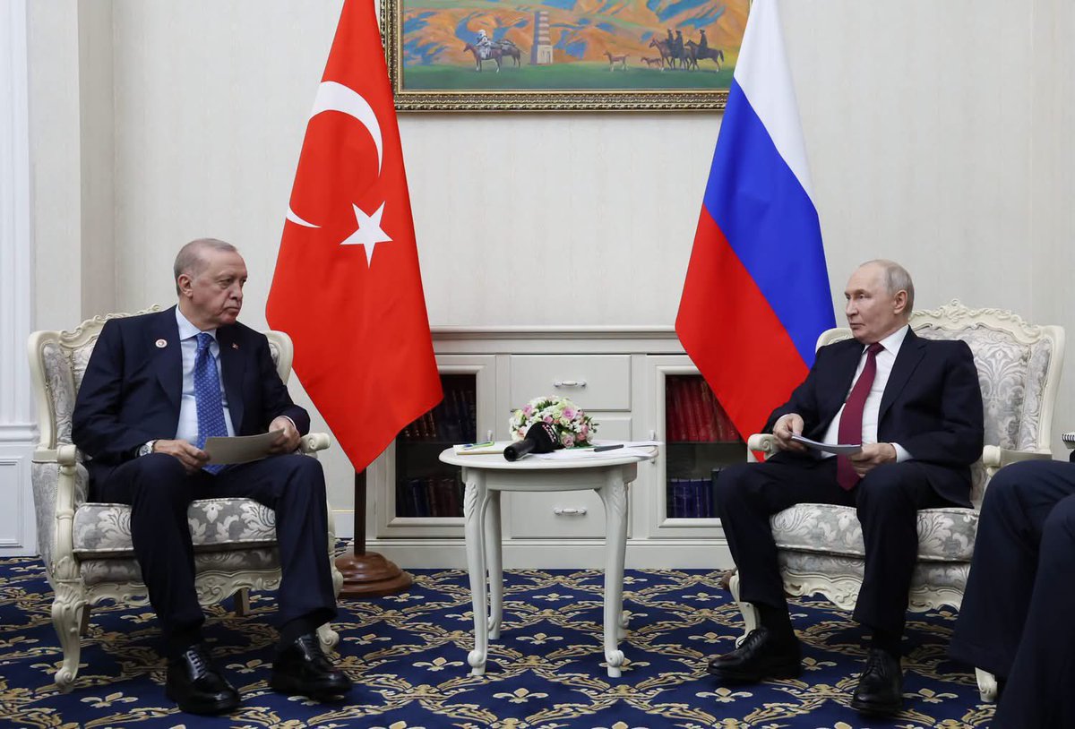 Taskent_im's tweet photo. 🇹🇷Turkiya Respublikasi Prezidenti Hurmatli Rajab Toyyib Erdoʻgʻan Shanxay Hamkorlik Tashkilotiga aʼzo davlatlar rahbarlari sammiti munosabati bilan boʻlib turgan Qirgʻiziston poytaxti Bishkekda Rossiya Federatsiyasi Prezidenti Vladimir Putin bilan uchrashdi. https://t.co/QBgErtx0cV