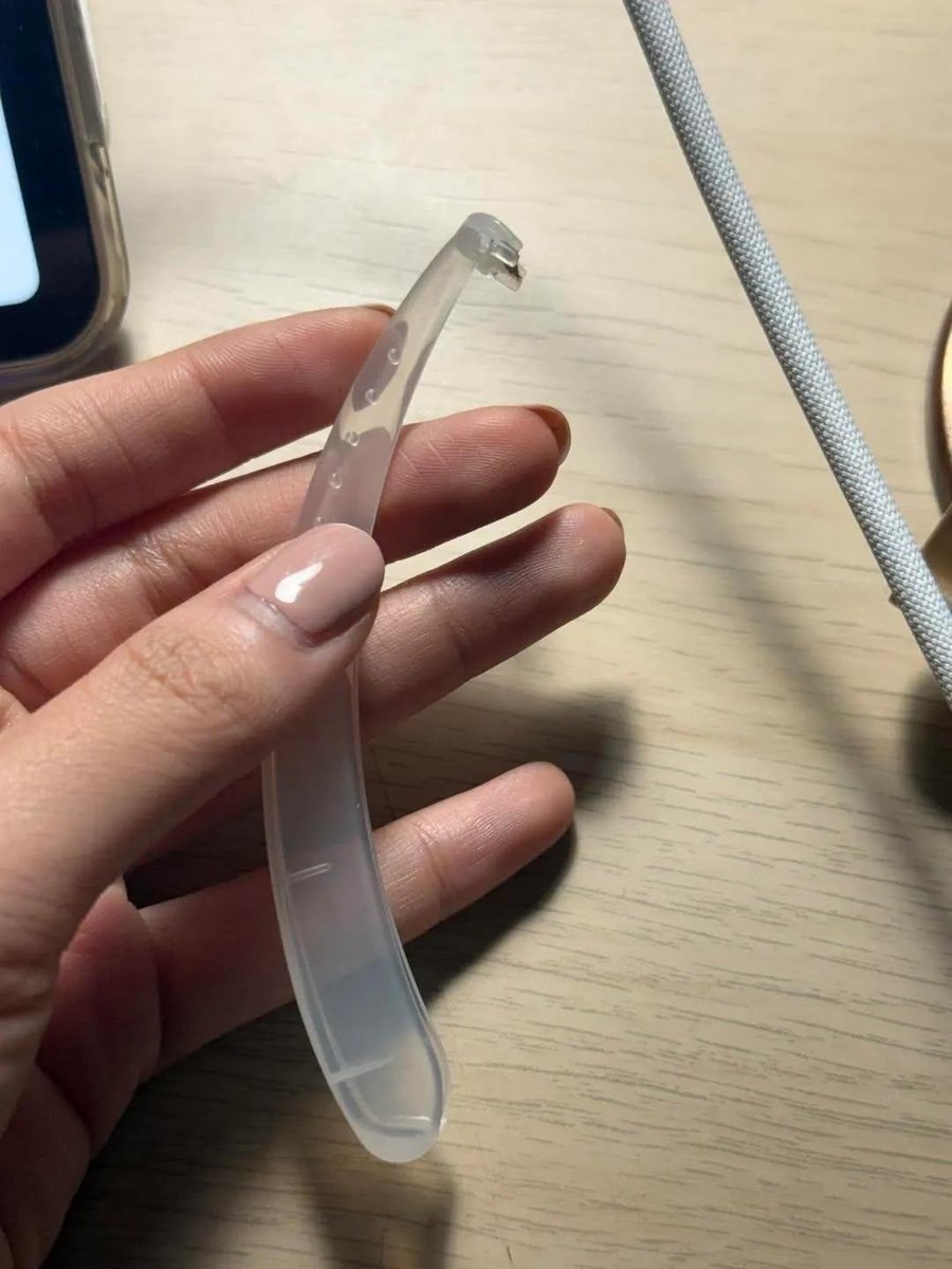 Cute_Ayana_'s tweet photo. My 15-year-old sister has a boyfriend. My mom found this in her bag and is crying from anger. Please, someone tell me what this could be? What is she using it for at this age 😭 I'm about to lose my mind https://t.co/5T6IYzVwR3