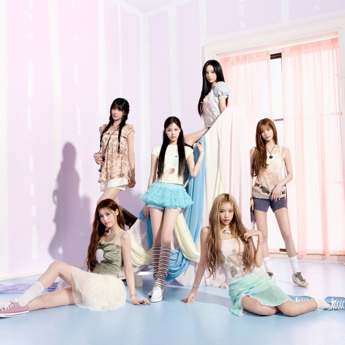 OneilyMusic's tweet photo. izna releases their Japan 1st mini album ‘HANDLE WITH CARE.’ https://t.co/ZAKVC4mwRY
