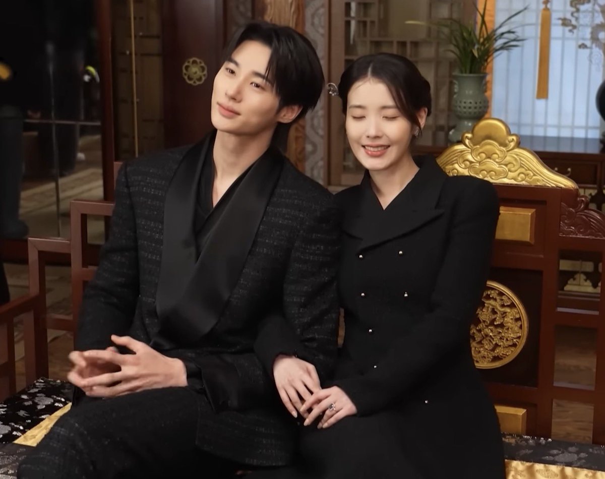 gyvcci's tweet photo. omg as expected from our supportive besties! that cute selca of them from the ep 12 behind 😭 please we need to see all of them too, share them with us 🥲 https://t.co/sN5n3xRcXz