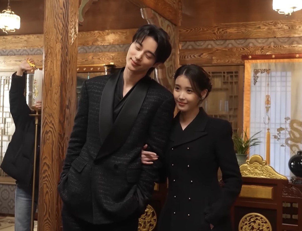 gyvcci's tweet photo. omg as expected from our supportive besties! that cute selca of them from the ep 12 behind 😭 please we need to see all of them too, share them with us 🥲 https://t.co/sN5n3xRcXz