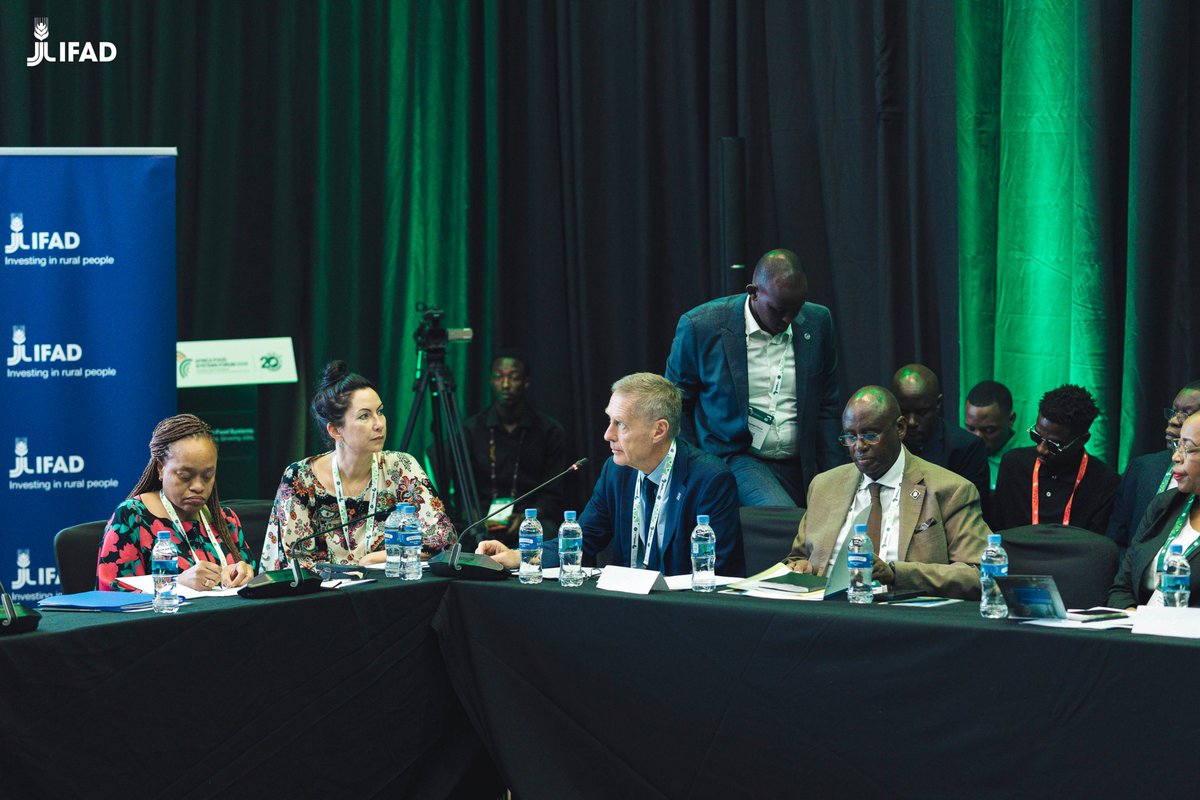FIDAfriqueOuest's tweet photo. #FinancerlePremierKilomètre c’est investir dans la croissance, l’emploi et la résilience de l’Afrique.
Aujourd’hui à Kigali, rencontre de la délégation du FIDA avec les Ministres de l’agriculture de l’Afrique de l'Est et australe pour un dialogue de haut niveau sur #FIDA14. https://t.co/qft4pQulZA