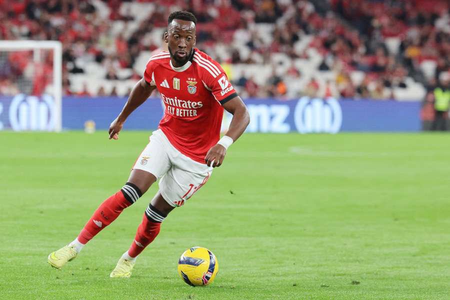 SkySports_Keith's tweet photo. 🚨 Sunderland are pressing ahead with a move for Dodi Lukebakio — in case their move Malick Fofana falls through. 
🇧🇪 Lukebakio also Belgian international, and #SAFC looking at him as an alternative. 
🦅 That’s because Crystal Palace have also agreed a deal with Lyon for Fofana as they attempt to hijack the transfer. 
🤔 Fofana has a decision on his hands, and Sunderland need to act quick. 
🤝 Lyon have accepted offers of around £30m from both Palace and Sunderland. 
❓ As things stand, Sunderland have not been told their deal for Fofana is dead.