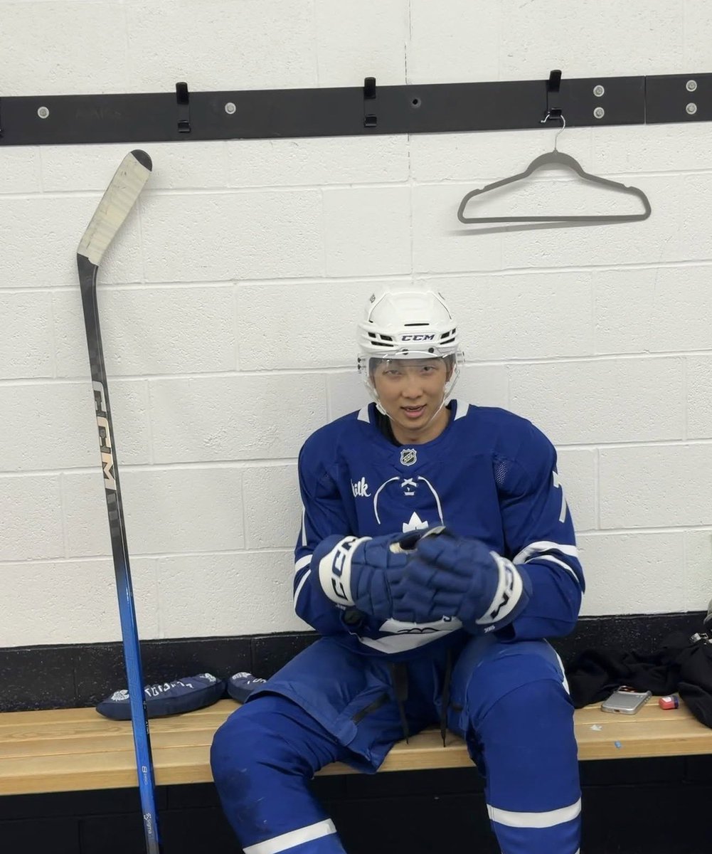MapleLeafs's tweet photo. *Maple Leafs hockey is this month* @bts_bighit 

Me: https://t.co/Icl9GYn4Sy