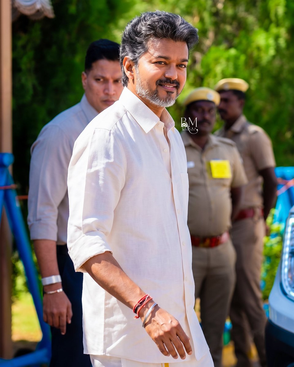 RM_Clicks's tweet photo. @CMOTamilnadu Thangamey 🫠🤍✨

 #TVKVijay #TVK #WhistleForTVK #ThalapathyVijay #தமிழகவெற்றிக்கழகம்‌ #TNwithTVK https://t.co/1LpzUvCYAk