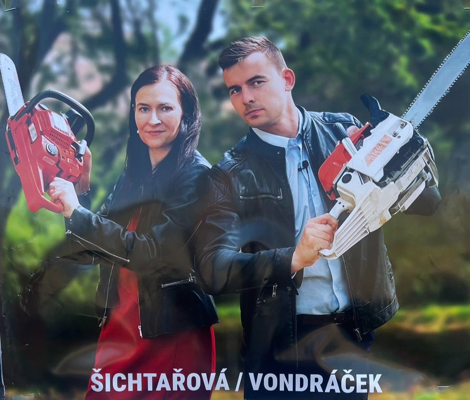 ArtmenCZ's tweet photo. Svobodní a schodek 389 miliard https://t.co/wJ91wuUDWE