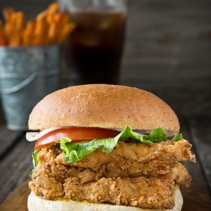 Webmarketconsul's tweet photo. Burgerhood: fresh, healthy, homecrafted burgers. Order now at 02 4499990. https://t.co/FnM1KJKEjb