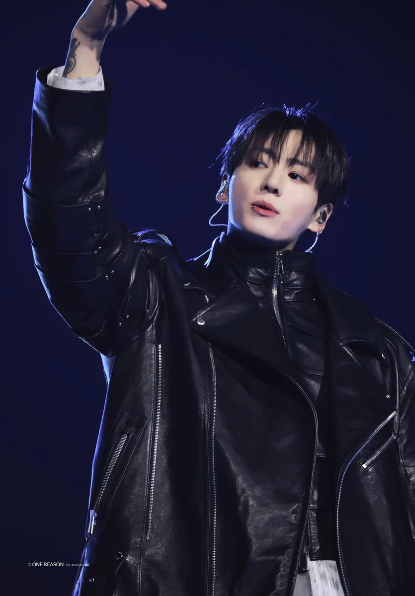 TN_2711's tweet photo. Chúc mừng sinh nhật thương của mình, yêu cậu💜
#HAPPYJKDAY
#JUNGKOOKisFYA
#AlwaysByYourSideJK
#YouAreThatSomebodyJK
#BornGoldenJungkook
#WorldVocalJungkook
#PARTYPARTYJK
#JKRulerOfTheStage @BTS_twt https://t.co/RnDOP5B7qx