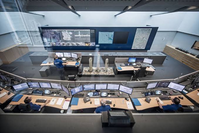 AVSGroupAG's tweet photo. We create clever #grid #soc #occ #mcc #controlroom workplaces with avs #intellicontrol &amp; #intelliscreen #askus solutions #SmartCity #cybersecurity #futureworkspace #monitoring #Military #traffic #grid #collaboration #ILS #ergonomie #design #AVpro #cyber #KI #Police LU https://t.co/zpglNRRSj5