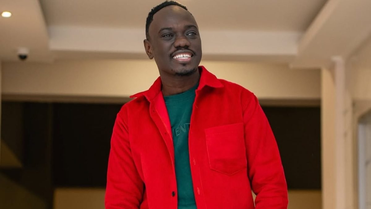 Wambuib4sky's tweet photo. I wouldn't be surprised to see all Kenyan celebrities take the Tanzanian path and sing songs for William Ruto come next year... https://t.co/dst6eGEscT