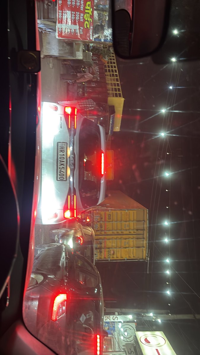 Its_Himanshu30's tweet photo. @SonipatPolice @DCP_TRAFFIC_SPT check the condition of traffic @dcsonipat https://t.co/LWWEU19I7V