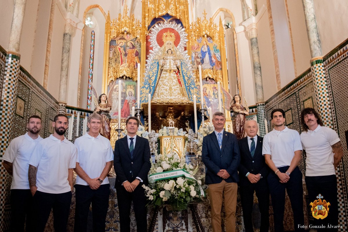 virgendelaguila's tweet photo. 🔵 OFRENDA FLORAL DEL REAL BETIS

Hoy, en el Santuario, hemos recibido la visita del Real Betis Balompié, que ha realizado una ofrenda floral a la Santísima Virgen del Águila.

Agradecemos al club tan bello gesto con la Patrona de Alcalá. https://t.co/YOe8bXujTd