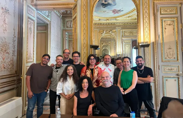 FundacionGabo's tweet photo. ✍️¿Qué hace que un texto permanezca en la memoria? 
“Precisión y música”, resume @martin_caparros

Descubre más reflexiones aquí ➡️
https://t.co/g3p7d8tu3I https://t.co/vbDE5AgYrb
