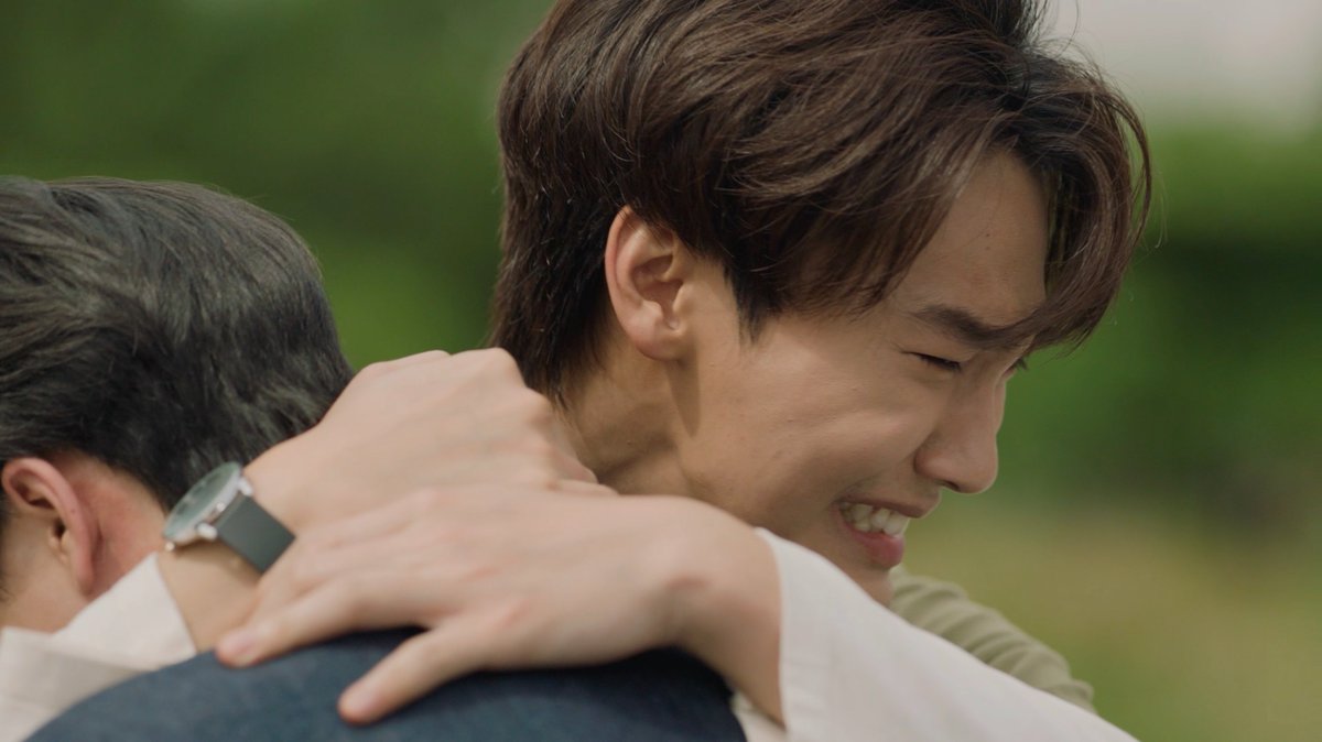 GMMTV's tweet photo. ไม่ว่ายังไง เคย์กับภัทรก็จะไม่ปล่อยมือจากกันจริง ๆ #MrKillSeriesEP9 จบแล้วน้าาา เดินทางมาถึงโค้งสุดท้ายของเรื่องราวได้อย่างเข้มข้นมากจริง ๆ ขอบคุณทุกคนที่ติดตามมาก ๆ นะคะ ใครที่พลาดความสนุก สามารถตามไปดูย้อนหลังแอป oneD ที่เดียวได้เลยตอนนี้!

แล้วมาพบกันใน "ตอนจบ" วันอังคารหน้า ห้ามพลาดเลยนะ!

“Mr.Kill มังงะสั่งตาย” 📓🚨
ตอนจบ วันอังคารที่ 8 ก.ย. เวลา 20:30 น. ดูทีวี ช่อง GMM25
ดูย้อนหลัง แอป oneD ที่เดียว เวลา 21:30 น.
#MrKillSeries #GMMTV 
@dew_jsu @vitheepanich