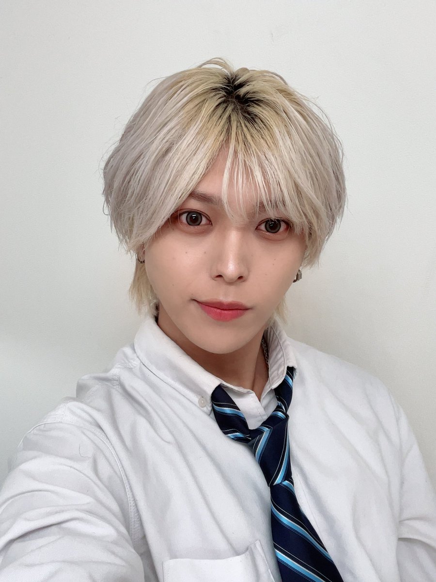 dol_kaito's tweet photo. 9/1 五反田G7 単独

今日も来てくれてありがとう
昨日発表されてからの今日でまだ気持ちに整理ついてない方がほとんどだと思います。

僕たちがこの決断をした以上
みんなのためにも僕たちのためにも
この選択が間違いにならないよう今以上頑張っていきます！

最後まで改めてよろしくお願いします🙏 https://t.co/ACZC5B8e4I
