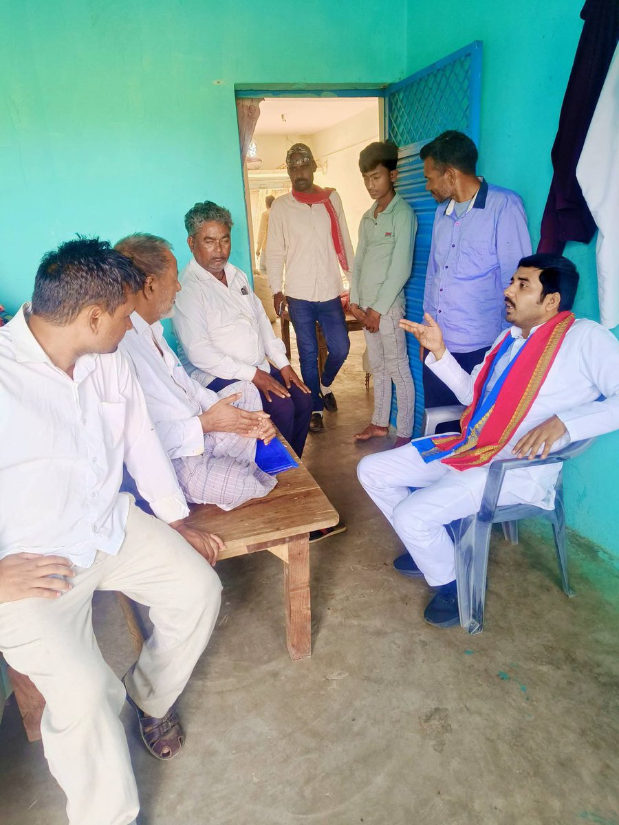 DHIRENDRAYADAV7's tweet photo. #लक्ष्य2027 #बूथस्तरीय PDA #जनसंपर्क एवं संवाद #विधानसभा क्षेत्र #शोहरतगढ़
मा० @yadavakhilesh जी के नेतृत्व में @samajwadi सरकार बनाने का आह्वान।
#dhirendrayadav #PDA #MLA #shohtargarh 
@dimpleyadav @shivpalsinghyad @MPDharmendraYdv @palshyamLalsp @NareshUttamSP @AlokRanjanIAS https://t.co/mkeRjr9TOM