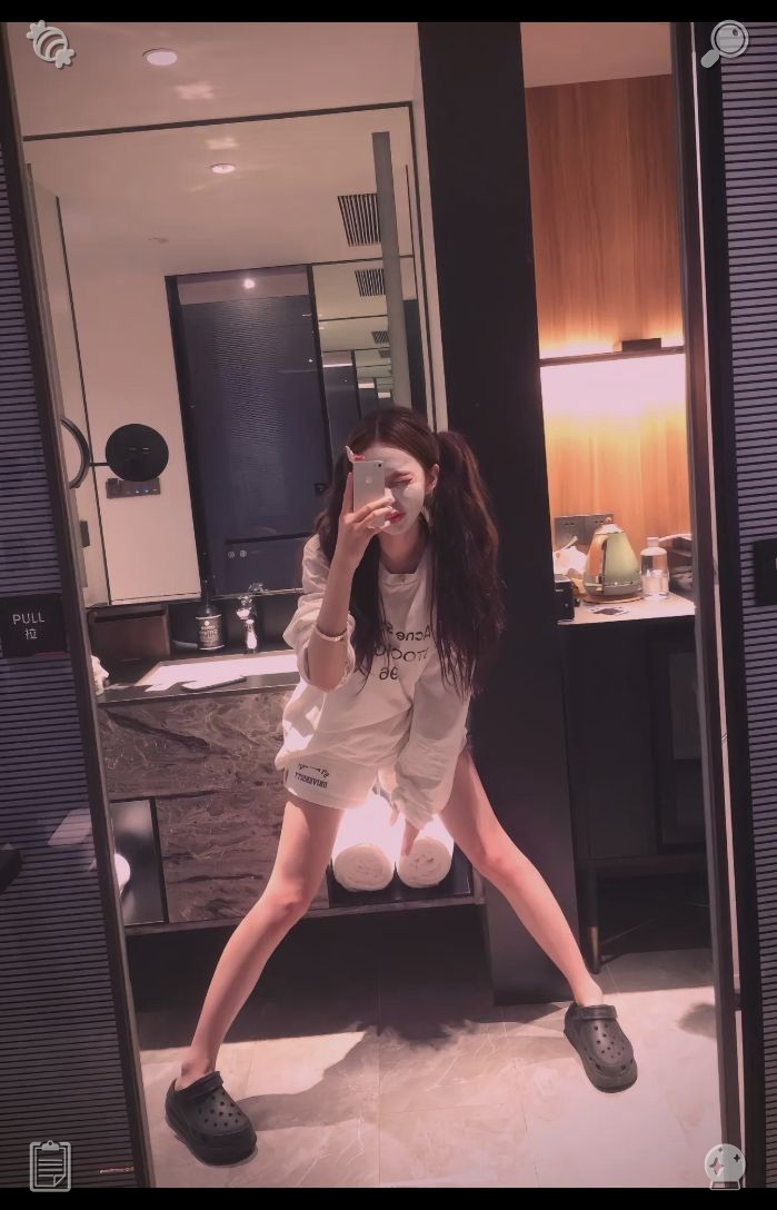 yodadayo_t's tweet photo. 🕳 Potato purée soup Purée, she added, “It’s alright,” she said softly, extending a hand toward him. “I mean you no harm. What brings you here at this hour? The museum shut its doors hours ago.” https://t.co/itB8HQHnwH