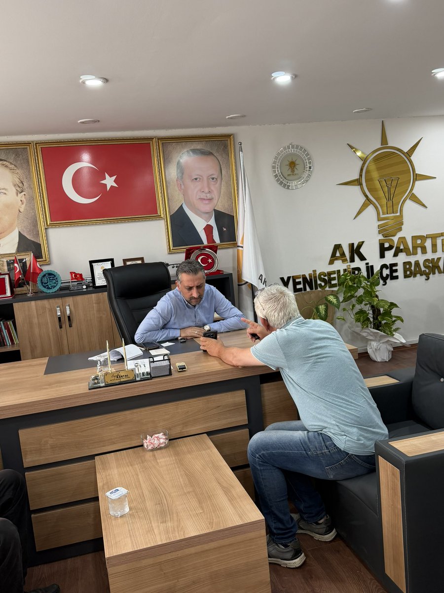 akyenisehirilce's tweet photo. 📍 AK Parti Yenişehir İlçe Başkanlığı

İlçe Başkanımız Sayın Seyidhan Kartal’ı ziyaret eden tüm kıymetli hemşerilerimize nazik ziyaretleri için teşekkür ederiz.

Vatandaşlarımızın talep ve önerilerini dinleyerek birlikte çözüm üretmeyi sürdürüyoruz. Yenişehir için daha güzel yarınları istişare kültürüyle, samimi ve çözüm odaklı anlayışımızla inşa etmeye devam edeceğiz.

Birlik ve beraberlik içinde, Yenişehir için hep birlikte çalışmaya devam edeceğiz.