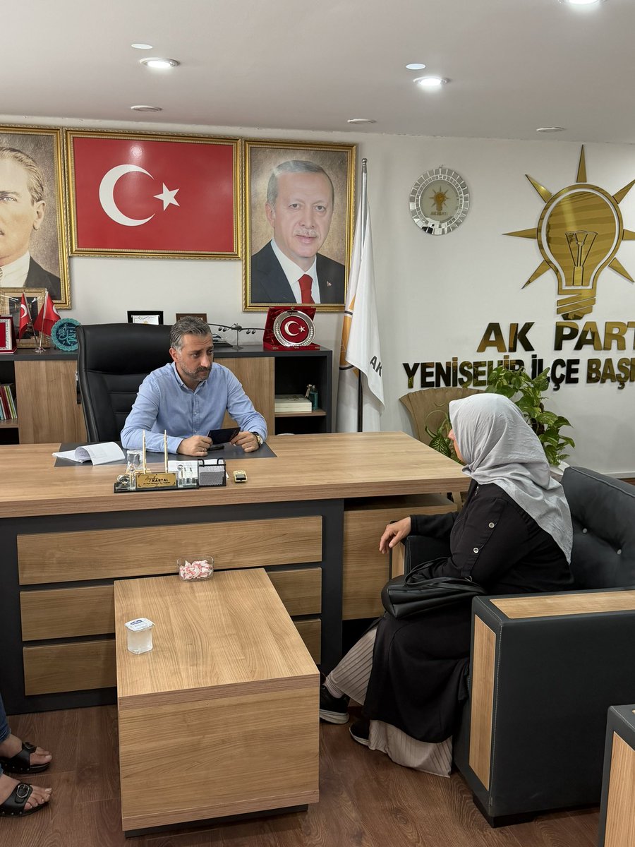 akyenisehirilce's tweet photo. 📍 AK Parti Yenişehir İlçe Başkanlığı

İlçe Başkanımız Sayın Seyidhan Kartal’ı ziyaret eden tüm kıymetli hemşerilerimize nazik ziyaretleri için teşekkür ederiz.

Vatandaşlarımızın talep ve önerilerini dinleyerek birlikte çözüm üretmeyi sürdürüyoruz. Yenişehir için daha güzel yarınları istişare kültürüyle, samimi ve çözüm odaklı anlayışımızla inşa etmeye devam edeceğiz.

Birlik ve beraberlik içinde, Yenişehir için hep birlikte çalışmaya devam edeceğiz.