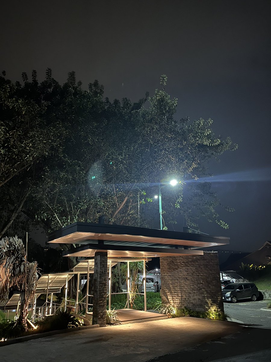 chaaairul's tweet photo. tung dah biasa lembur, tp ini aga lebi cape dikit sii https://t.co/dI0O042RxC