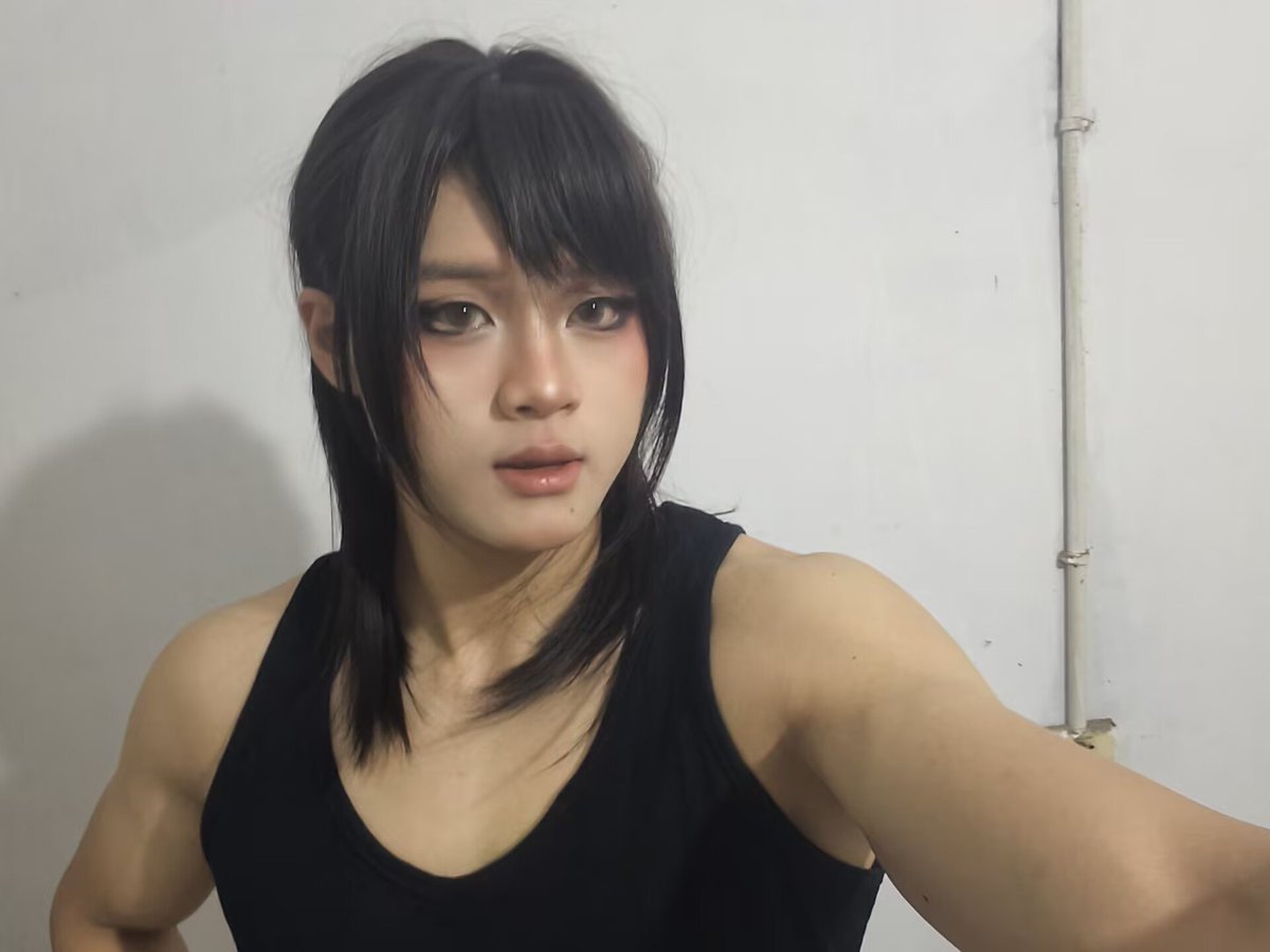 Supi99888497's tweet photo. 4i https://t.co/aGfcKfEI4r