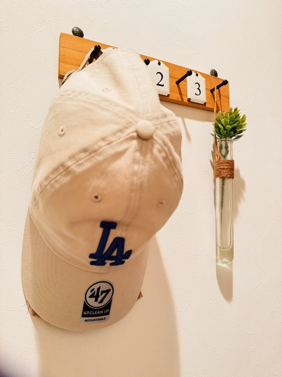 0129Ranunculus's tweet photo. 今気付いたけど
私キャップ持ってた笑
気分だけはLA～～～♡
⚾️🇺🇸

#Number_i_Dodgers https://t.co/SIMXyoLPXE