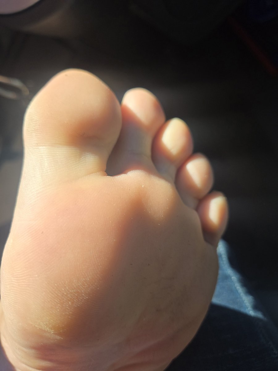 ChunkyPads's tweet photo. A Couple of Closeups at 🚧 Work to start your morning, what would you do with them so close? 👣😇
#MeatyFeet #ChubbyFeet #WideFeet #MaleSoles #FootFetish #BearFeet https://t.co/Wg9BBUkh9w