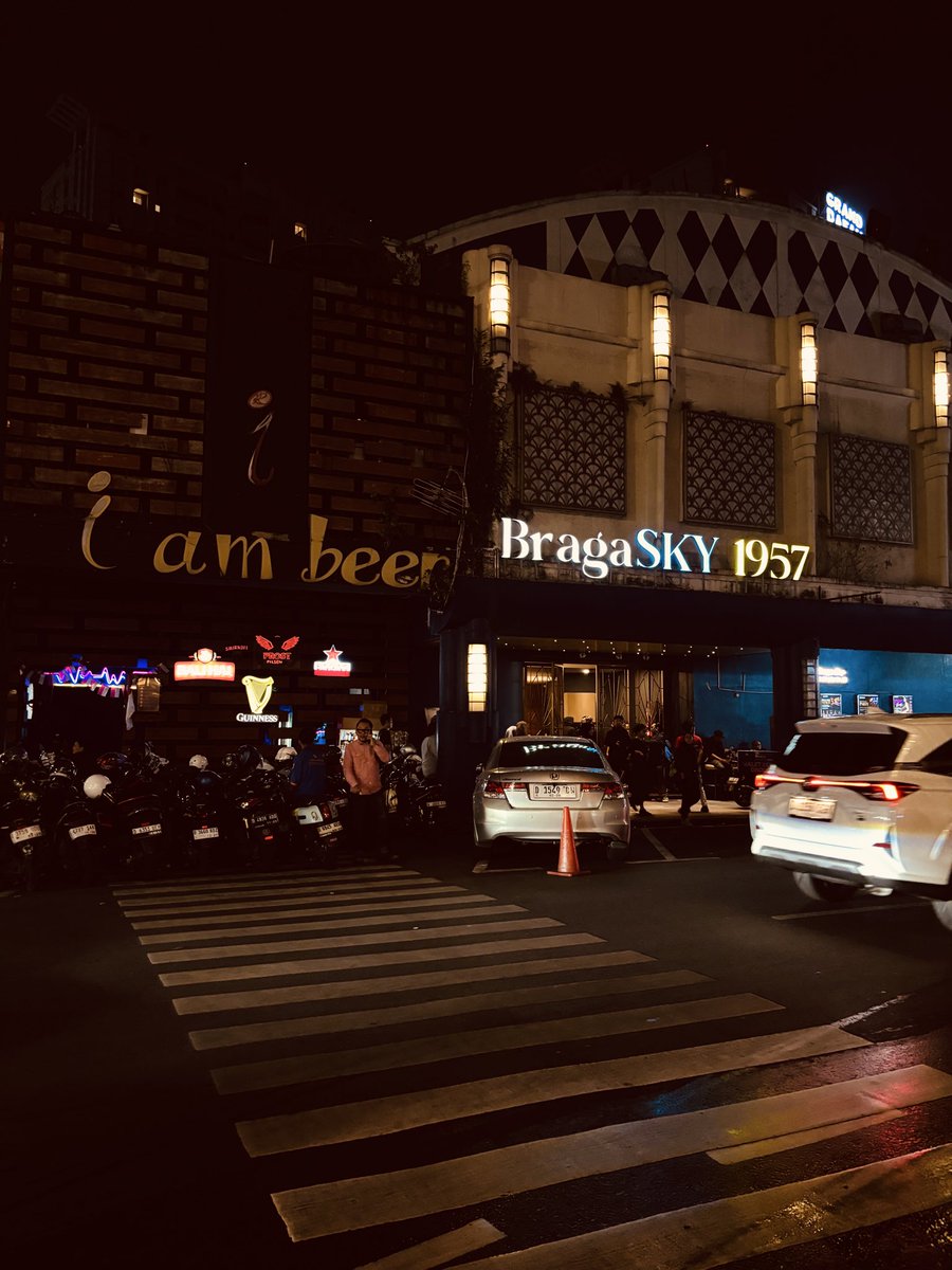 Indhheee's tweet photo. dan ku datangi bandung dengan sejuk wangi nya yang tersisa di sela sela baju🫶🏻 https://t.co/b3zdWOiv3F