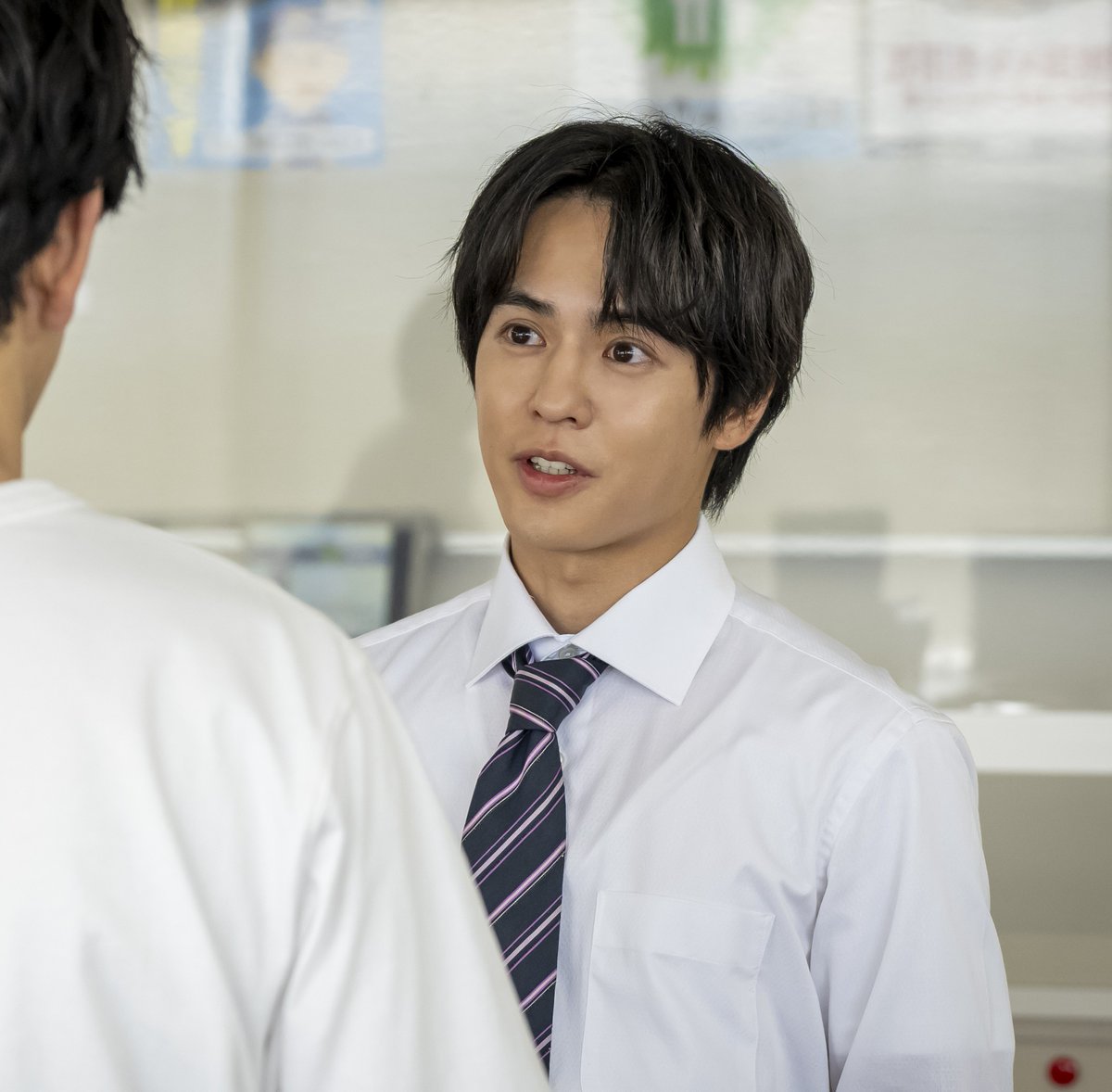 suidora11's tweet photo. 第10話9月2日(水)よる11時放送！
#今夜もシリアルキラーと待ち合わせ
・‥…━━━━━━━━━━━━🚨

／
🗣️コメントが到着
＼

牧野信一役 #奥野壮 さんから
コメントが到着！

物語も佳境に入り後半戦、
ここからさらに面白くなっていきます。
そして僕が演じる牧野に関する重大な事実が
今夜、明かされます。
ぜひ最後まで見逃さずお楽しみください！

コメントの詳細はこちら✍️
https://t.co/8mXroN6oL1

#今夜もシリ待ち