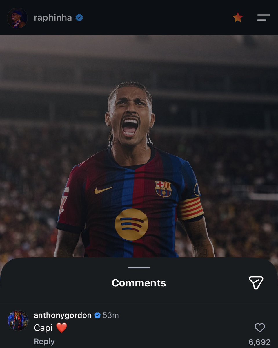 menaox2's tweet photo. غوردون كتب لرافينيا  "القائد" 🥹❤️. https://t.co/DH0mr7CN8Y