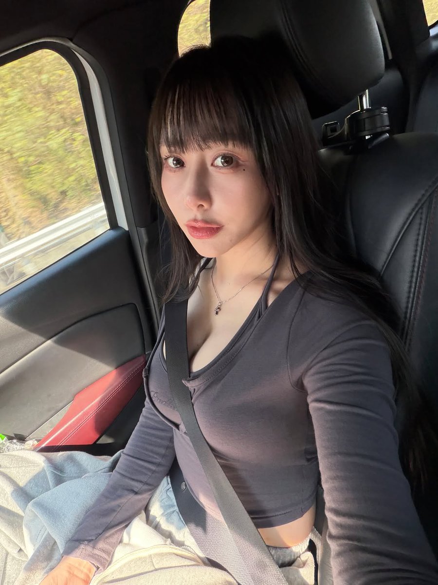 CairoNissin's tweet photo. 出發總要有個方向🚗
猜猜去哪裡
第二張後有解答-採橘子🍊
這樣還不夠
接著又去採草莓🍓
後面有很多影片都好可愛
本來同行還有少少跟賴可結果他們後來不能跟
我跟小儒就自己先去當一日果農啦～
👕👖 https://t.co/HH7T6bq6E3