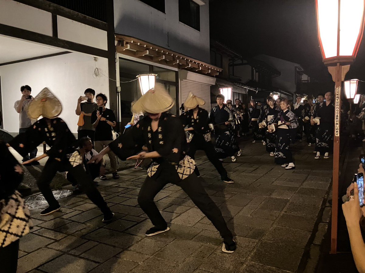9chcuestudio's tweet photo. 越中八尾 おわら風の盆👘
明日9月2日生中継スケジュール

【八尾曳山展示館内ホール】
18:00〜諏訪町・天満町
19:20〜今町・東町
21:00〜町流し
※都合により変更になる場合があります

YouTube Live配信あります🏮
【ケーブルテレビ富山公式チャンネル】
https://t.co/eOmS2a586X https://t.co/DDuLFavPKs