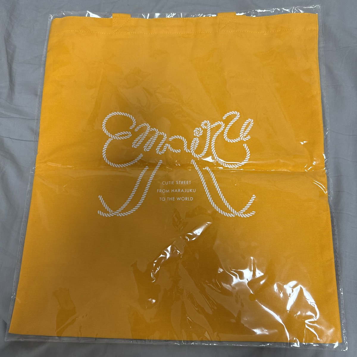 cs_q_cs's tweet photo. CUTIE STREET 譲渡

譲
OSHI API TOTE BAG トートバッグ(川本)
OSHI API しっぽチャーム(川本)
ランダムカプセル アクリルクリップ(川本)

求
トートバッグ 4000
しっぽチャーム 2500
アクリルクリップ 600

グッズ整理のためお譲りです。

#きゅーすと譲
#きゅーすと交換 https://t.co/lb5Hod1gyJ